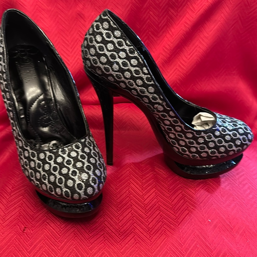 Mona Mia Black & Silver 5.5 “ Heels. Beautiful pattern on entire shoe. Size 8